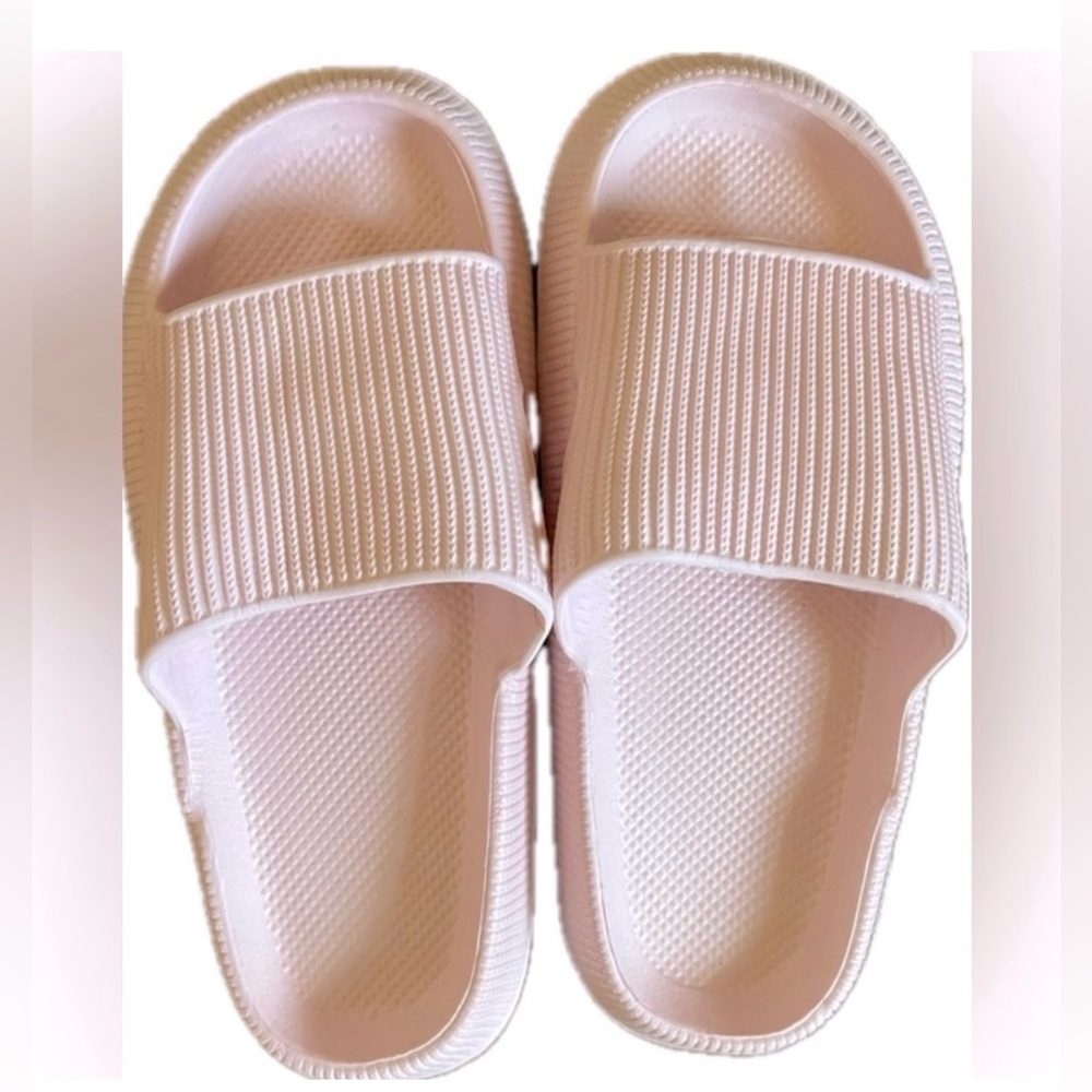 Pink Textured Slide Sandals. Comfortable and cute. Women’s size 8.5